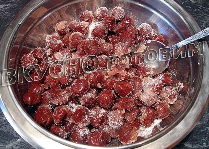 Пирог с вишнями и сметаной - шаг 4