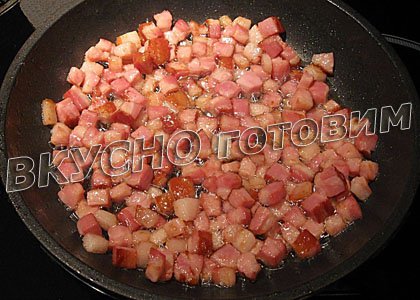 Салат с грудинкой и сухарями - шаг 1
