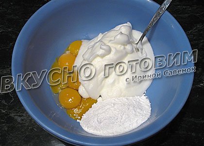 Пирог из печенья с вишнями и смородиной - шаг 3