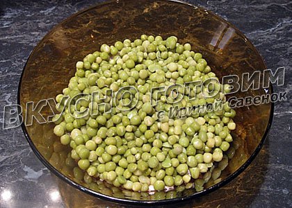 Салат с курицей и ананасами 