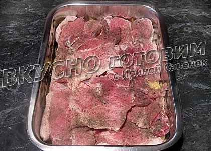 Свинина с фруктами и картошкой под сыром - шаг 2