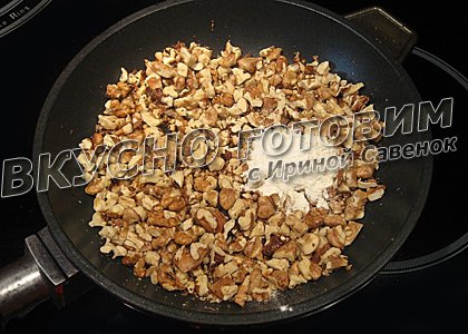 Свинина в томатном соке с изюмом и орехами - шаг 5