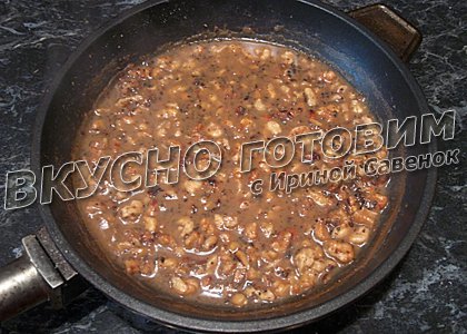 Свинина в томатном соке с изюмом и орехами - шаг 6
