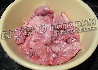 Курица, тушенная с кабачками и яблоками - шаг 1