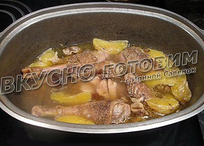 Курица, тушенная с изюмом и апельсинами - шаг 7
