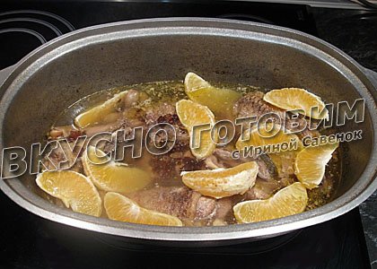 Курица, тушенная с изюмом и апельсинами - шаг 6