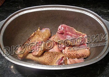 Курица, тушенная с изюмом и апельсинами - шаг 1