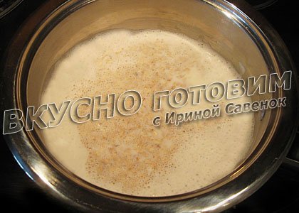 Молочная геркулесовая каша с изюмом и орехами - шаг 1