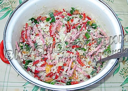 Салат из капусты с сухариками - шаг 6