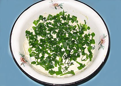 Слоенный салат с курицей и кукурузкой - шаг 2