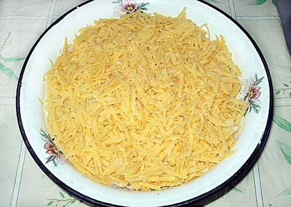 Слоенный салат с курицей и кукурузкой - шаг 4