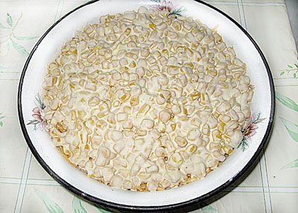 Слоенный салат с курицей и кукурузкой - шаг 5
