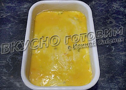 Творожная запеканка с яблоками и изюмом - шаг 5