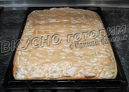 Пирог с яблоками, нежным желтковым кремом и безе - шаг 10
