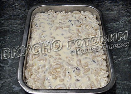 Запеканка из макарон с творогом и изюмом - шаг 6