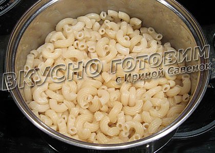 Запеканка из макарон с творогом и изюмом - шаг 2