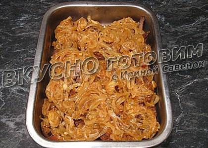 Печенка под луком и томатным соусом - шаг 3