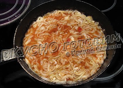 Печенка под луком и томатным соусом - шаг 2