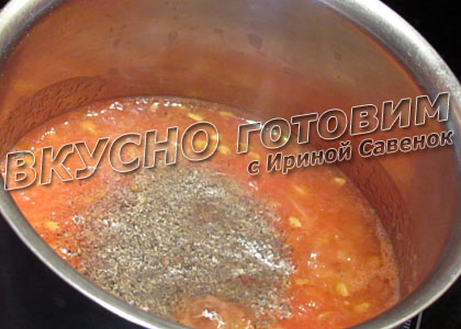 Салат из огурцов и листового салата, под красным соусом - шаг 3