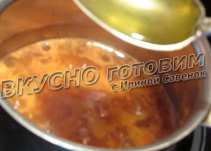 Салат из огурцов и листового салата, под красным соусом - шаг 4