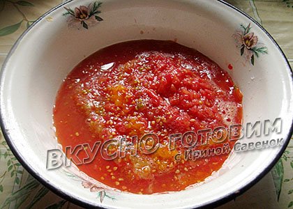 Свинина в помидорах с чесноком - шаг 1