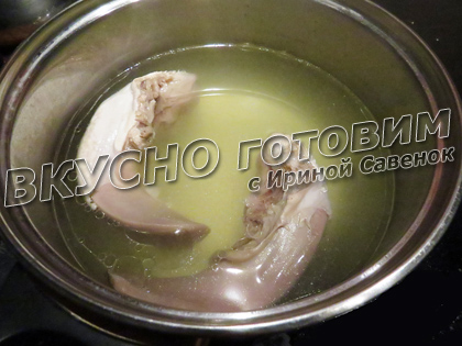 Язык с овощами и маслинами в горшочках - шаг 1
