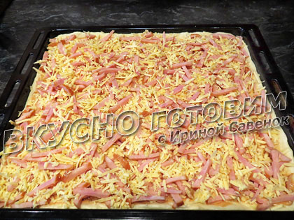 Пицца с колбасой и грибным соусом - шаг 5