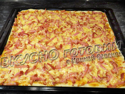 Пицца с колбасой и грибным соусом - шаг 6