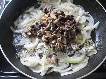 Куриные грудки с грибами в соусе - шаг 2