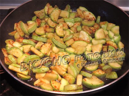 Простые и вкусные кабачки в сметане - шаг 2