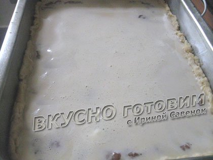 Пирог с вареньем и яично-сметанной заливкой - шаг 5