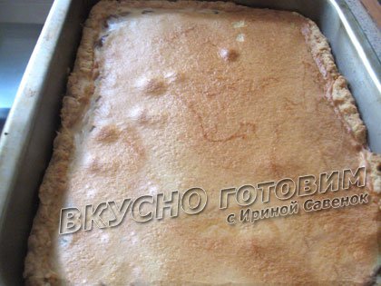 Пирог с вареньем и яично-сметанной заливкой - шаг 6