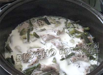 Свинина с фасолью и кабачком в мультиварке - шаг 4