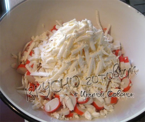 Пирог с крабовыми палочками и брынзой - шаг 5