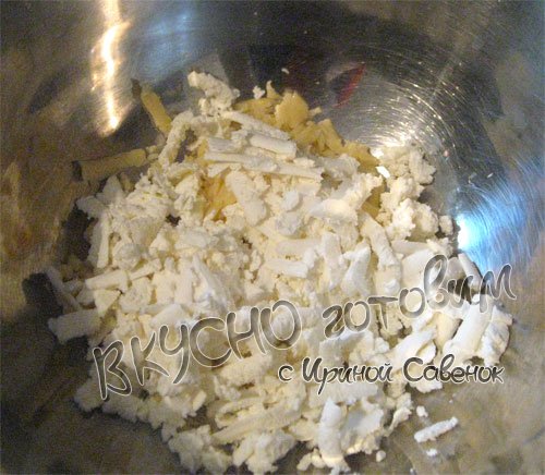 Пирог с  трема сырами  и чесноком - шаг 4