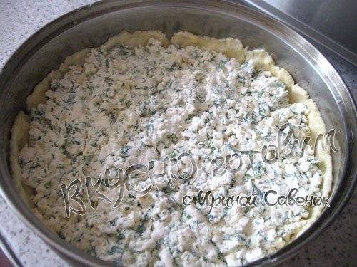 Пирог с  трема сырами  и чесноком - шаг 8