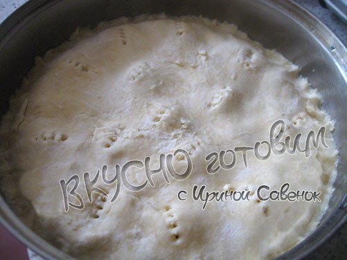 Пирог с  трема сырами  и чесноком - шаг 9