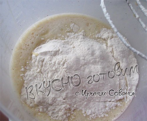 Шарлотка с медом и корицей - шаг 2
