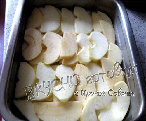 Шарлотка с медом и корицей - шаг 3